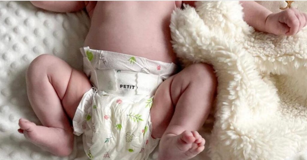Pourquoi adopter des lingettes lavables pour le change de bébé ?